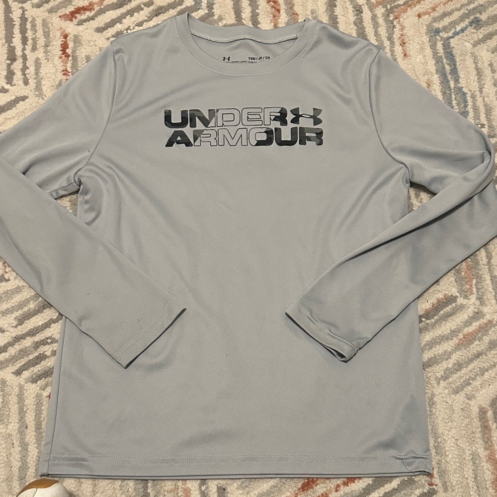 Boys Under Armour Light Gray Performance Top